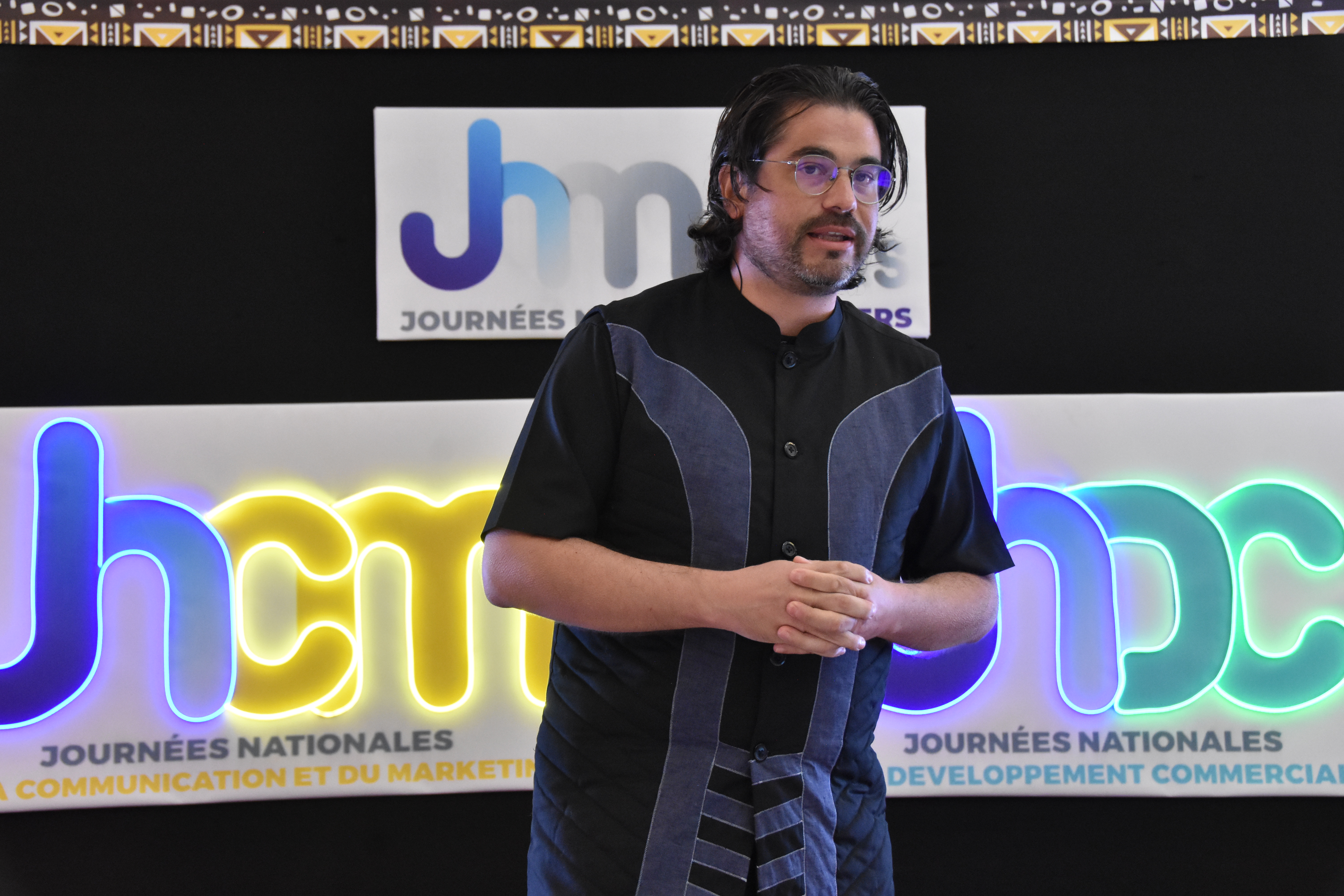 L'art de l'information stratégique : cultiver une intelligence de marché pour révolutionner la communication et le développement commercial